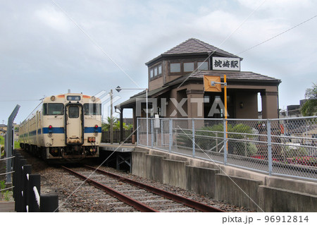 日本最南端の始発・終着駅のJR枕崎駅に入線したキハ47 9048 日本最南端の始発・終着駅のJR枕崎駅に入線したキハ47 9048 96912814