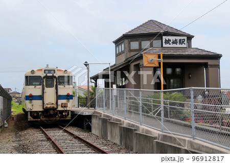 日本最南端の始発・終着駅のJR枕崎駅に入線したキハ47 9048 日本最南端の始発・終着駅のJR枕崎駅に入線したキハ47 9048 96912817