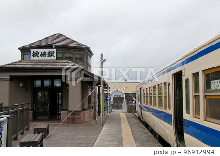 日本最南端の始発・終着駅のJR枕崎駅に入線したキハ47 9048とキハ47 8125 日本最南端の始発・終着駅のJR枕崎駅に入線したキハ47 9048とキハ47 8125 96912994
