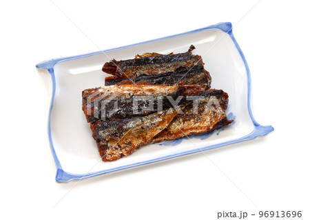 皿に乗せたサンマの蒲焼き【白背景・切り抜き】 96913696