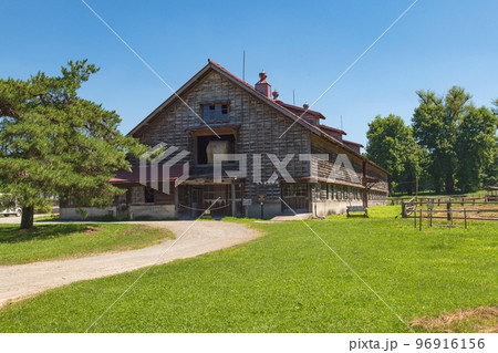 岩手 小岩井農場の夏景色 96916156