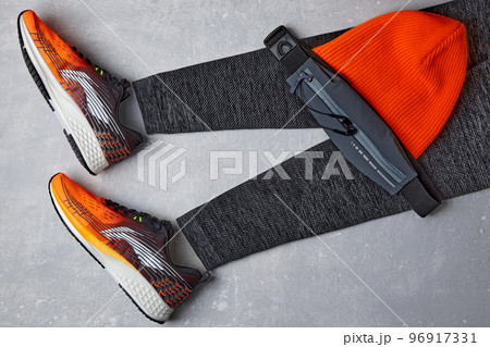 An orange knitted warm hat, warm sports leggings, a fanny pack w 96917331