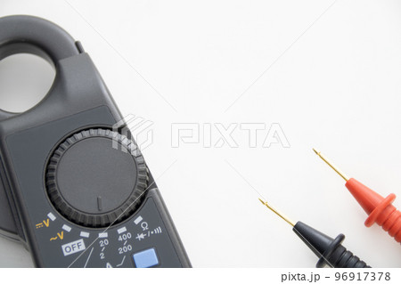 クランプメーターで測定のイメージ クランプメーターで測定のイメージ 96917378