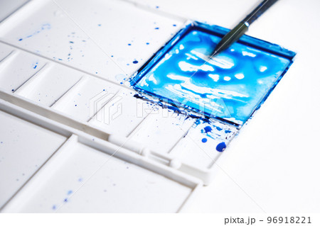 artist watercolor mixing palette dish on white background for logo and banner. design, creative, and illustration. artist watercolor mixing palette dish on white background for logo and banner. design, creative, and illustration. 96918221