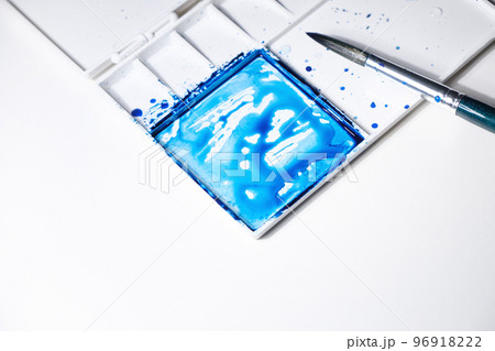artist watercolor mixing palette dish on white background for logo and banner. design, creative, and illustration. artist watercolor mixing palette dish on white background for logo and banner. design, creative, and illustration. 96918222