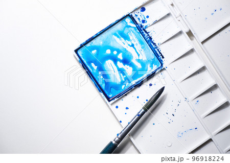 artist watercolor mixing palette dish on white background for logo and banner. design, creative, and illustration. 96918224