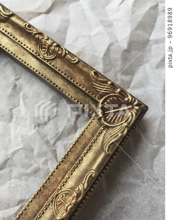 アンティークゴールドの額縁 96918989