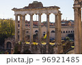 ローマの古代遺産フォロ・ロマーノ 96921485
