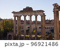 ローマの古代遺産フォロ・ロマーノ 96921486