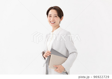ビジネス　女性　白バック 96922729