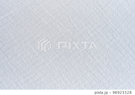 The texture of the wrinkled white fabric 96923528