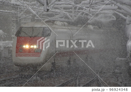 猛吹雪の上越新幹線：East-i（電気軌道総合試験車） 96924348