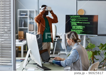 Creating Software for VR Headset 96925617