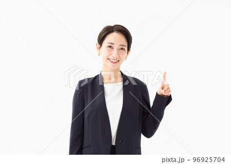 指さしポーズの女性 写真素材 指さしポーズの女性 写真素材 96925704