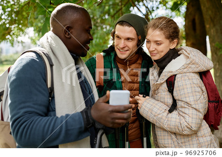 Friends using Appduring Hike Friends using Appduring Hike 96925706