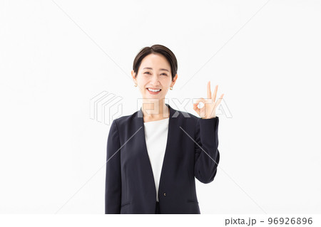 オッケーポーズの女性 写真素材 オッケーポーズの女性 写真素材 96926896