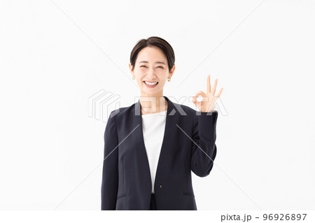 オッケーポーズの女性 オッケーポーズの女性 96926897