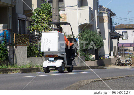 デリバリー 原付バイク 道路 デリバリー 原付バイク 道路 96930127