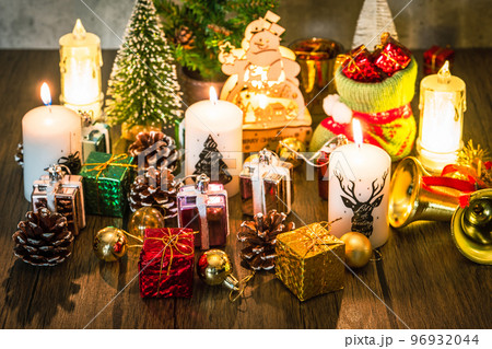 【素材】クリスマスイメージ 96932044