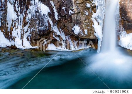 【冬素材】冬の柿其渓谷 牛ヶ滝【長野県】 【冬素材】冬の柿其渓谷 牛ヶ滝【長野県】 96935908