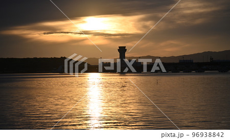 長崎空港(夕暮れ版／長崎県大村市) 96938842