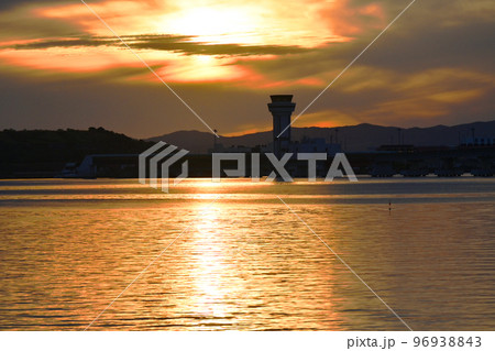 長崎空港(夕暮れ版／長崎県大村市) 96938843