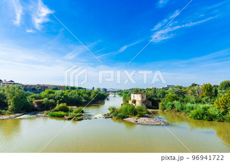 スペイン コルドバ グアダルキビール川 スペイン コルドバ グアダルキビール川 96941722