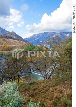 銅親水公園方面　松木川渓谷　日光山並　足尾町　秋の風景　　 96942210