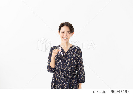 ピンクリボン 女性 ピンクリボン 女性 96942598