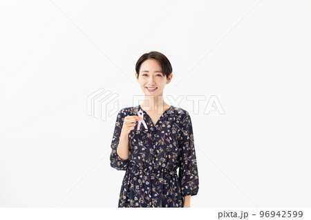 ピンクリボン 女性 ピンクリボン 女性 96942599