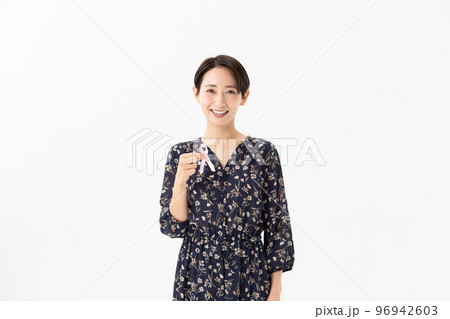 ピンクリボン　女性 96942603