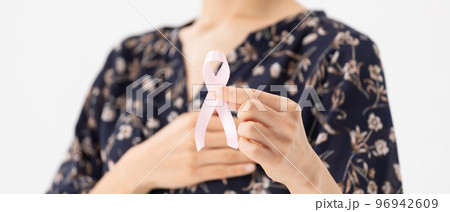 ピンクリボン 女性 ピンクリボン 女性 96942609