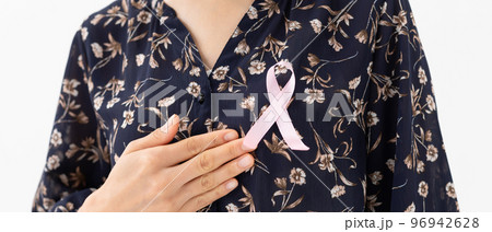 ピンクリボン　女性 96942628