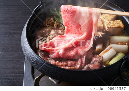 すき焼きイメージ 96943587