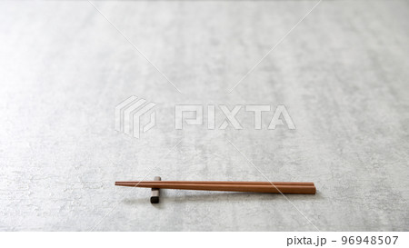 箸、和食イメージ、背景素材 96948507