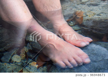 秘湯での足湯 秘湯での足湯 96948673