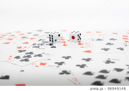 トランプのカードとサイコロ トランプのカードとサイコロ 96949148