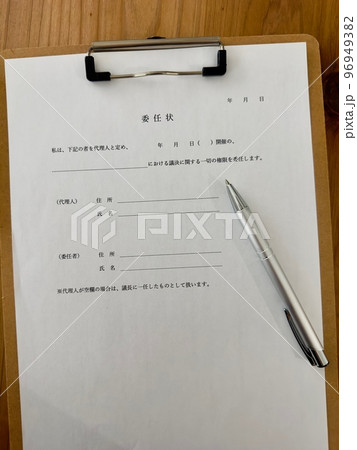 ビジネスシーン 委任状 縦位置 俯瞰 ビジネスシーン 委任状 縦位置 俯瞰 96949382