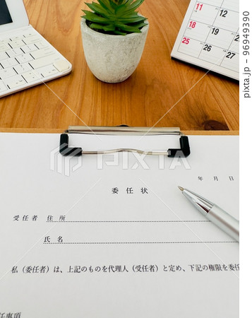ビジネスシーン　委任状　縦位置 96949390