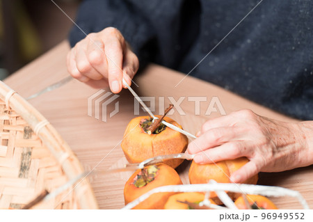 干し柿作り 干し柿作り 96949552