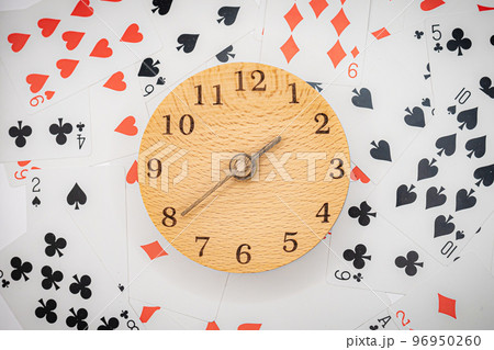 トランプと時計 13時40分 トランプと時計 13時40分 96950260