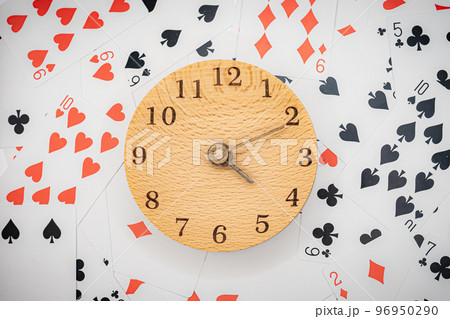 トランプと時計 4時10分 トランプと時計 4時10分 96950290