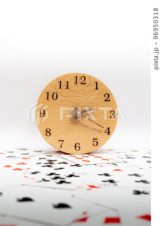 トランプと時計 2時20分 トランプと時計 2時20分 96950318