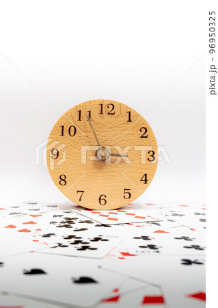 トランプと時計　2時55分 96950325