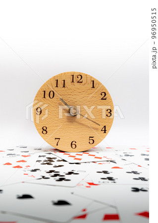 トランプと時計 10時20分 トランプと時計 10時20分 96950515