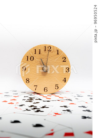 トランプと時計　11時00分 96950524