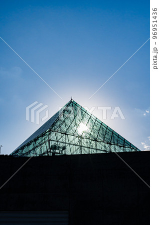 北海道の秋のモエレ沼公園の風景 96951436