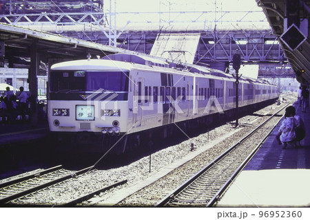急行「伊豆」4号（704M）、185系、川崎駅、1981年8月2日、コダクローム64 96952360