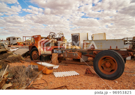 クーバーペディの放棄されたトラックの廃車 96953825