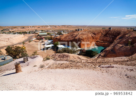 地底都市クーバーペディの閑散とした町並み 96953842